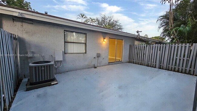 Building Photo - 8048 NW 41st Ct