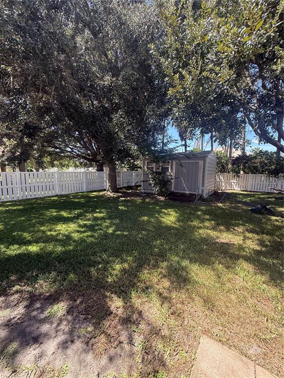 Building Photo - 36 Firethorn Ln