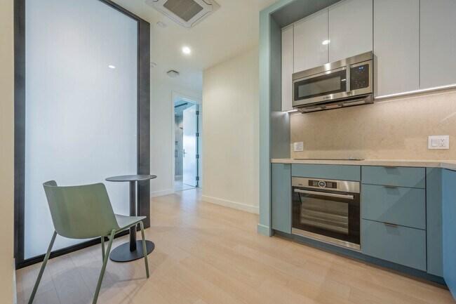 Building Photo - 6401 Wilshire Blvd