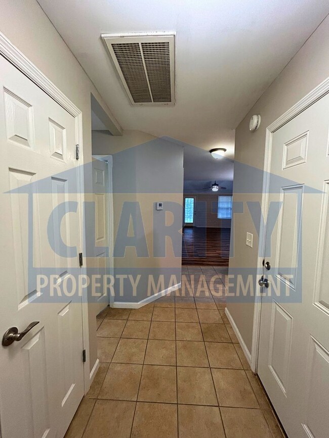 Building Photo - Single level, two bedroom townhome!