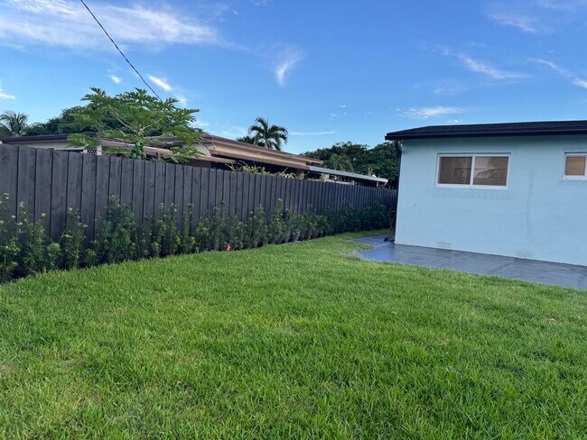 Building Photo - 8366 SW 37th St