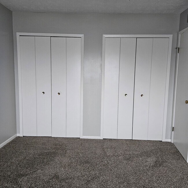 Building Photo - 1252 Colonial Dr