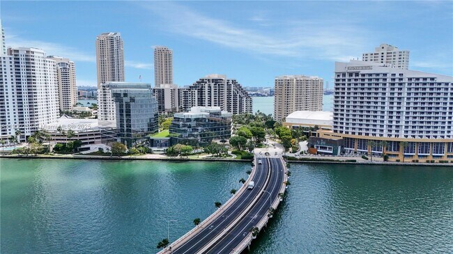 Building Photo - 801 Brickell Bay Dr