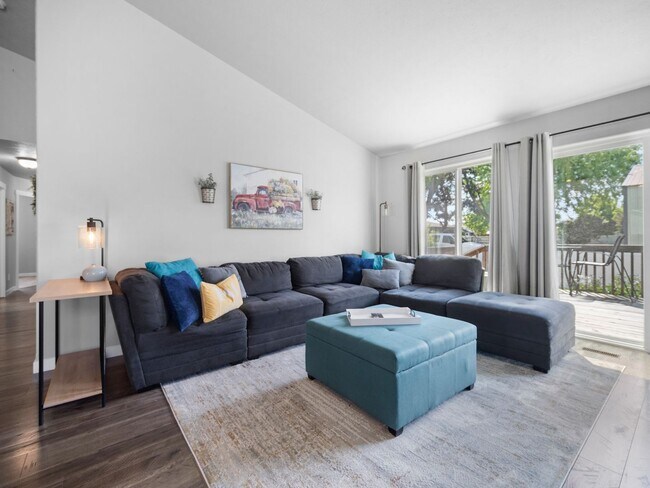 Building Photo - Beautiful home 5MILE/Big Yard & Garage (Furnished)