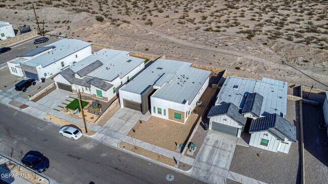 Building Photo - 244 Farnborough St