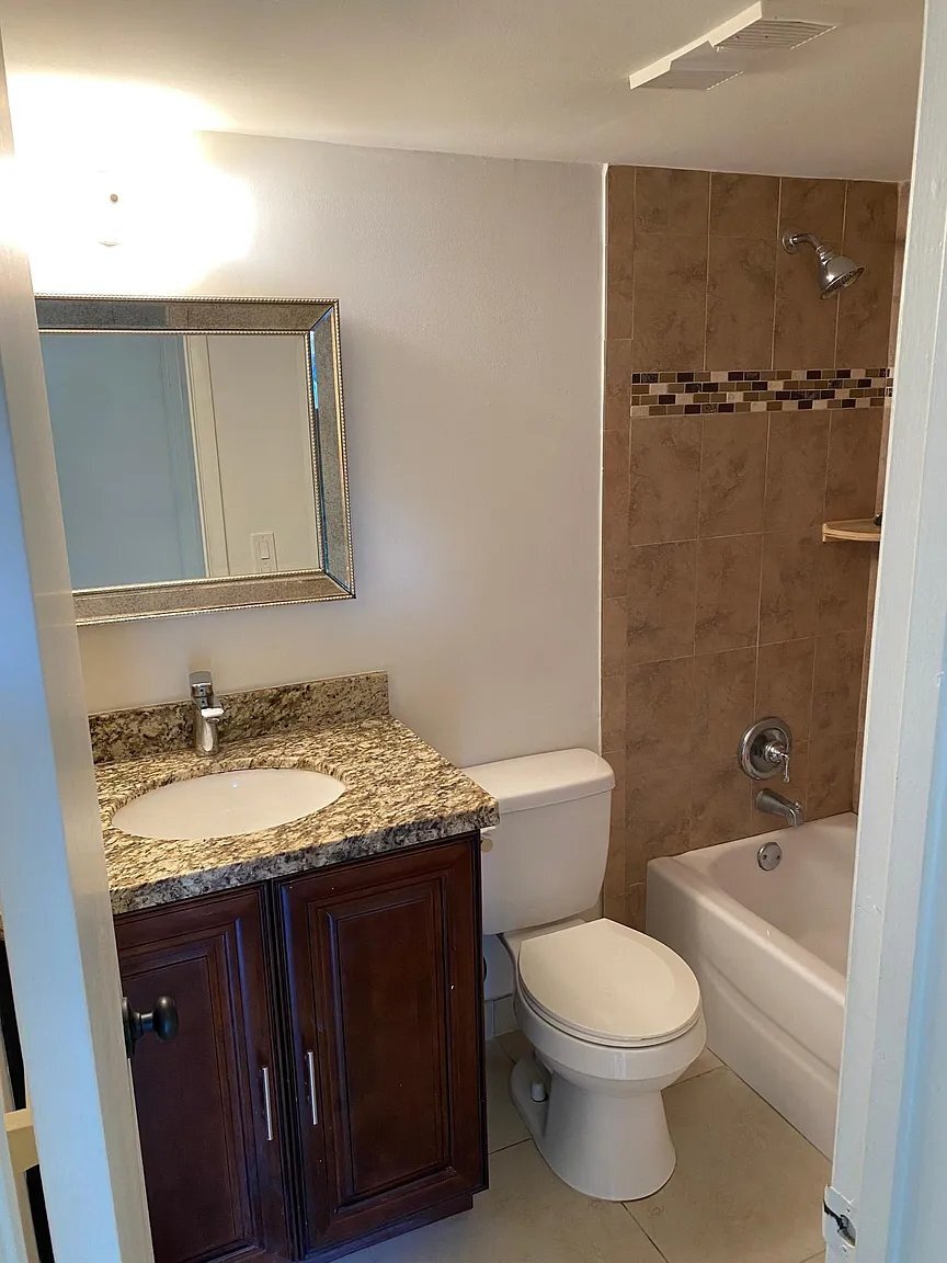 Building Photo - 21900 Lake Forest Cir