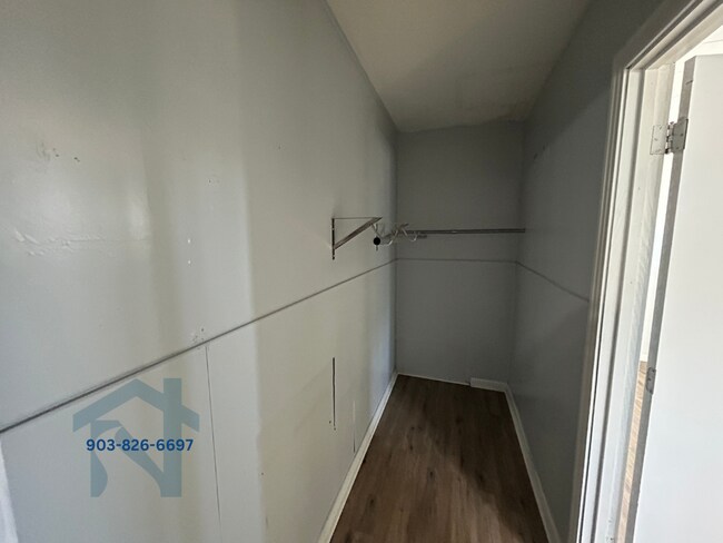 Building Photo - 1006 Nelson Blvd