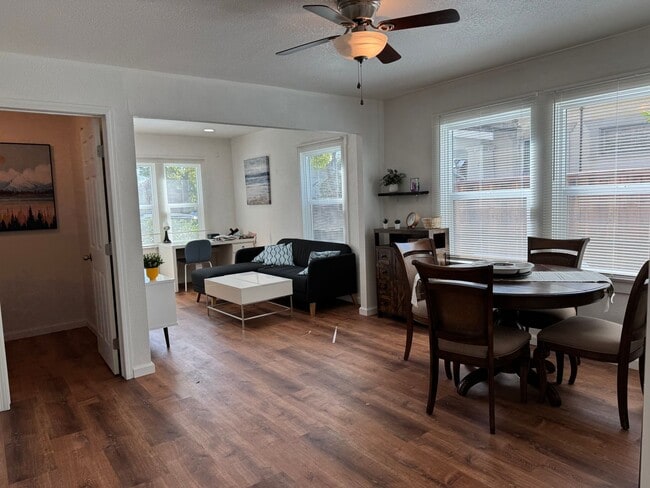 Building Photo - Downtown Sacramento 2 Bedroom, 1 Bath 850 sqft. Townhome for Lease.