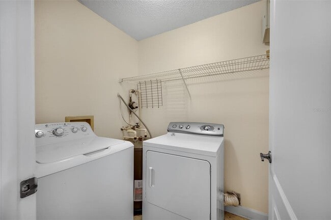 Building Photo - 755 Mainsail Dr