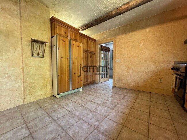 Building Photo - 3232 Clarendon Rd