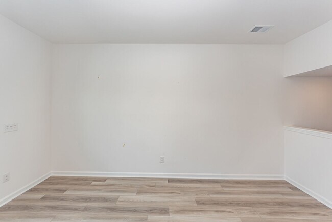 Building Photo - 4 Bedroom, 3.5 Bathroom Townhome in Foxbank Plantation - Moncks Corner