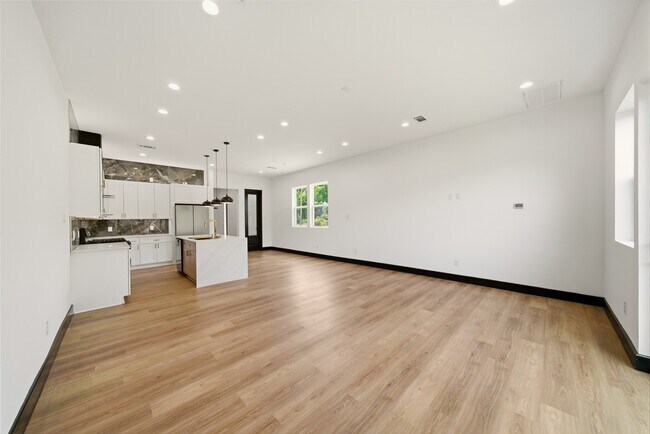Building Photo - 4439 Gunter St
