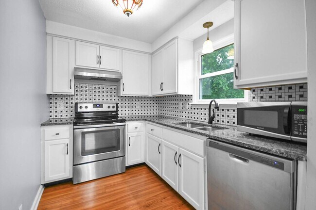 Building Photo - 706 Green Valley Ct