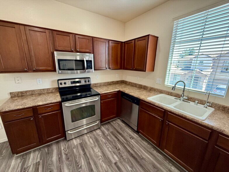 Building Photo - 5220 W Burton Dr