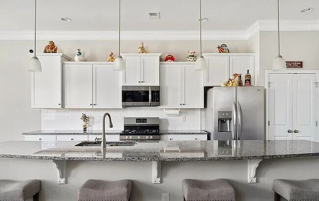 Building Photo - Spacious 4-Bedroom Retreat with 3 Full Baths in Anderson's Prime Location!