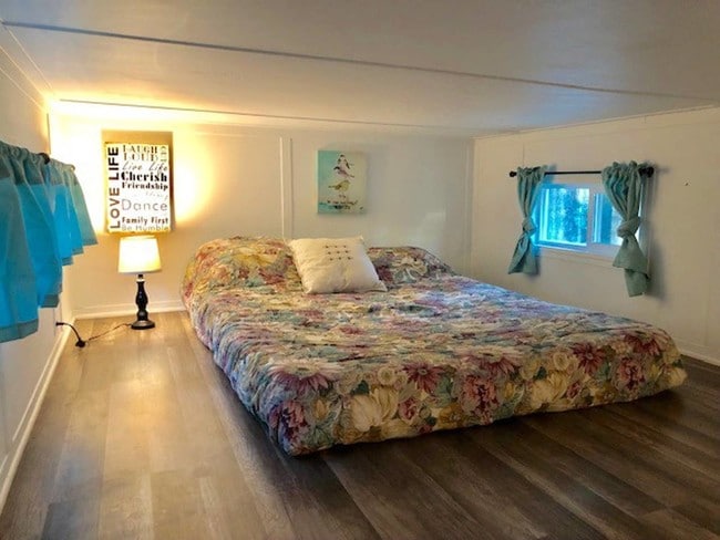 Building Photo - 9849 Sunrise Hwy