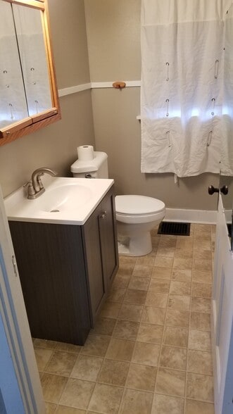 main bath off kitchen - 705 E 10th St