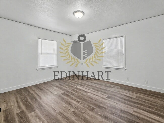 Building Photo - 3049 E McKinley Ave