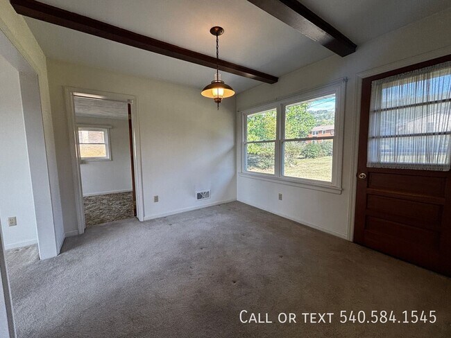 Building Photo - 1511 Narcissus St