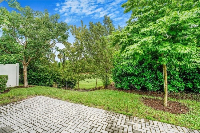 Building Photo - 6818 Pointe of Woods Dr