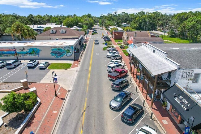 Building Photo - 222 NE 1st Ave