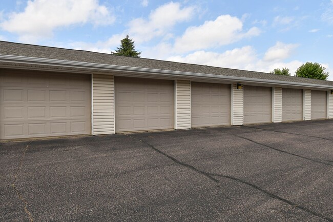 Building Photo - 7438 S Louise Ave