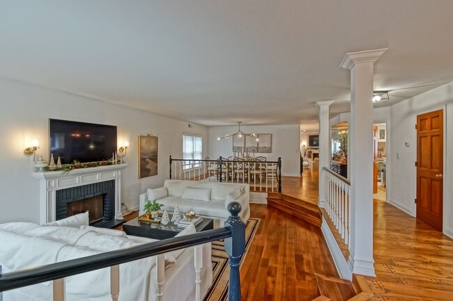 Building Photo - CHARMING & SPACIOUS, 5BR3.5BA HOME W/ PRIVATE YARD, BALCONY & SPRAWLING LIVING SPACE NEXT TO SAND...