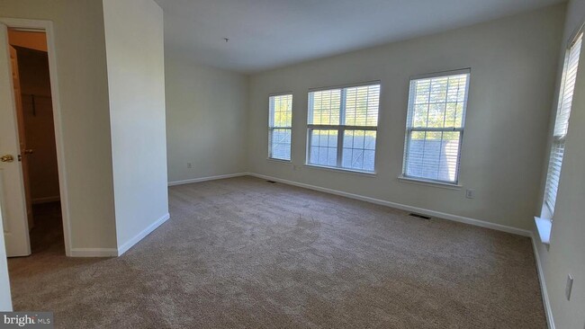 Building Photo - 13037 Town Commons Dr