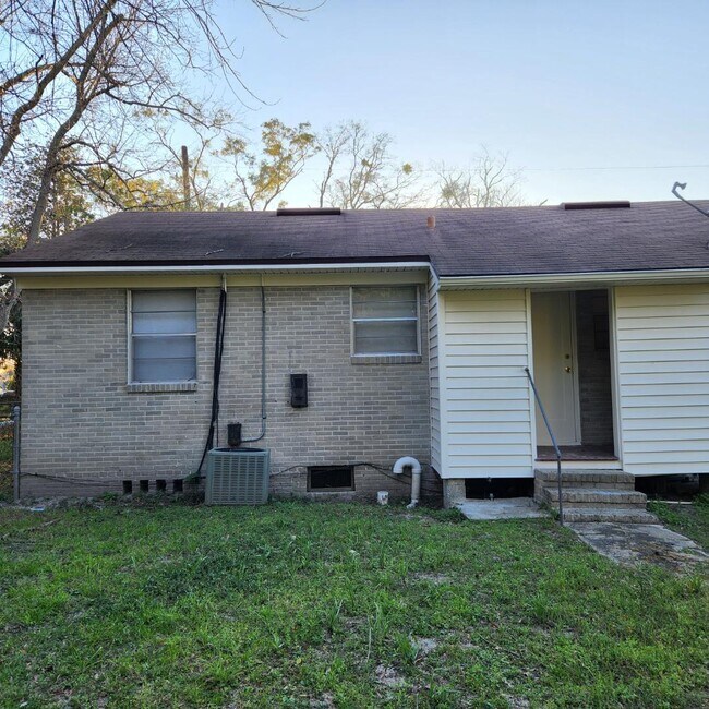 Building Photo - 7927 Reid Ave