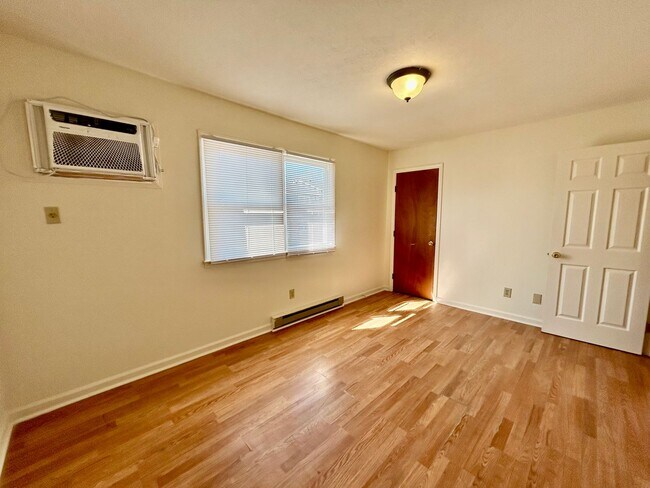 Building Photo - MAC190