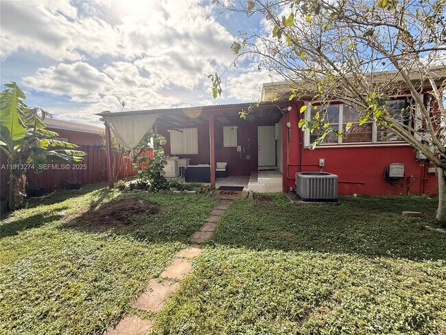 Building Photo - 2435 Wilson St