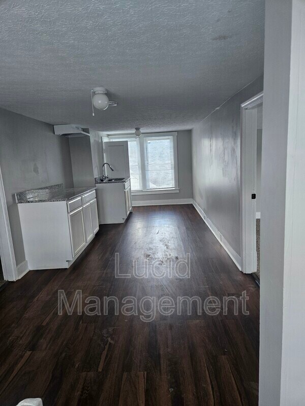 Building Photo - 1210 Longfield Ave