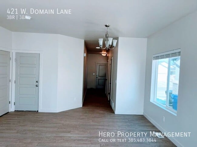 Building Photo - 421 Domain Ln