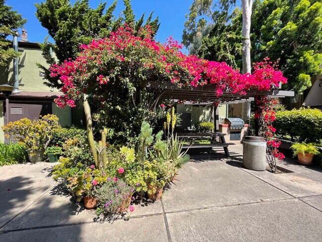 Building Photo - 7962 Mission Center Ct