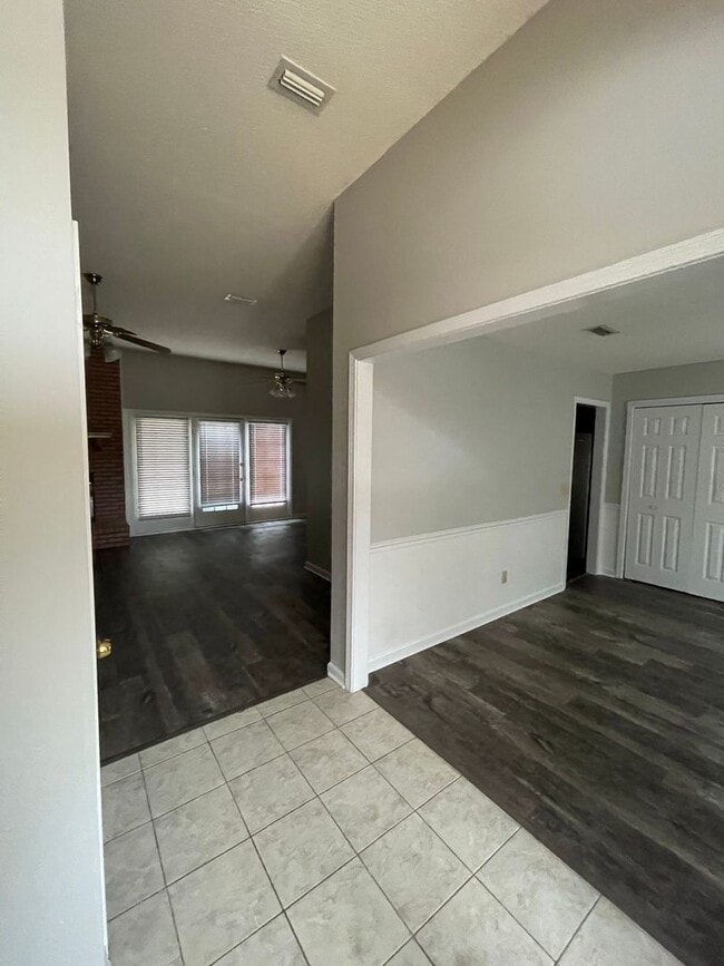 Building Photo - The Woodlands