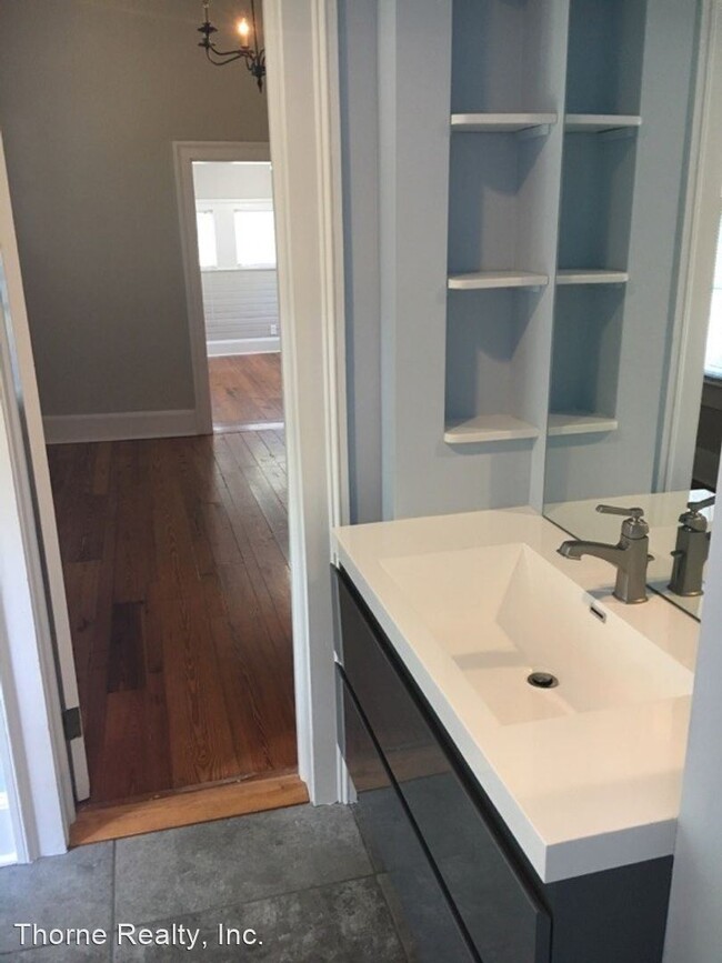 Building Photo - 4 br, 3 bath House - 205 W Baker Street