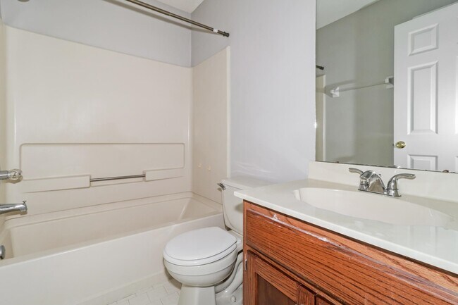 Building Photo - 1136 Breezy Valley Dr