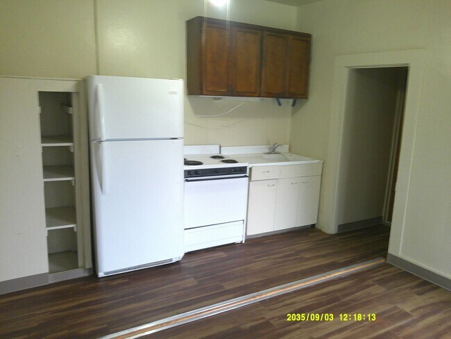 Building Photo - 140-14