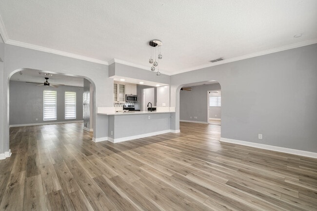 Building Photo - 1571 SW 13th Dr