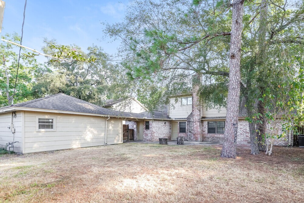 Building Photo - 11715 Gardenglen Dr