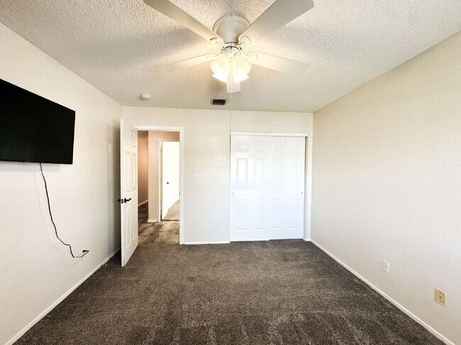 Building Photo - “Spacious 4-Bedroom, 2-Bathroom Home with Pool in Tamarack”