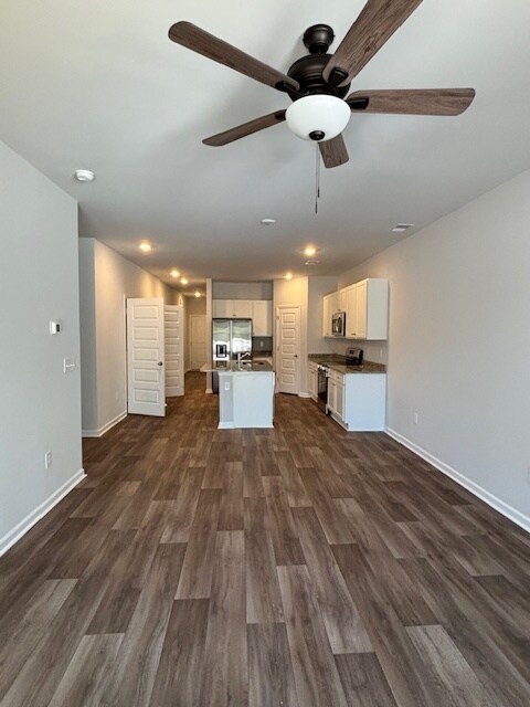 Building Photo - 2129 Victory Wy