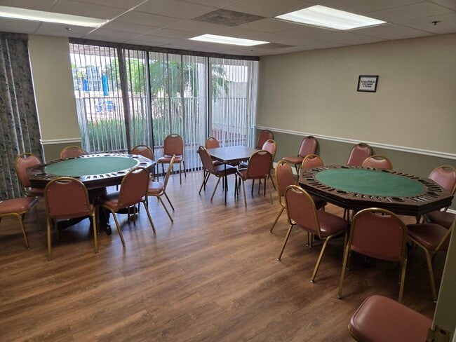 Building Photo - 1831 Sabal Palm Dr