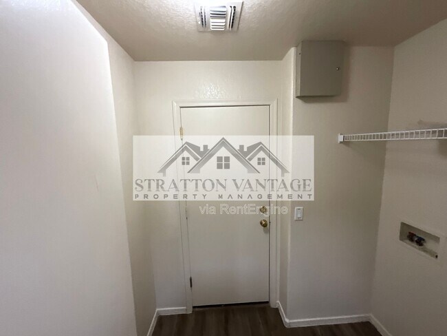 Building Photo - 2643 S 84th Gln