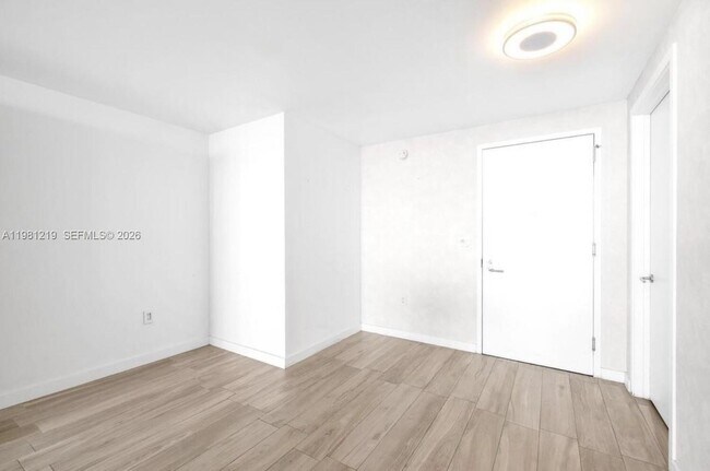 Building Photo - 460 NE 28th St