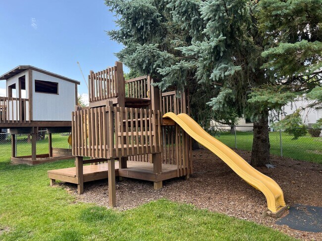 Building Photo - Beautifully Updated 4-Bed Home in Prime NW...