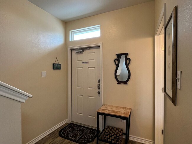 Building Photo - FULLY FURNISHED ISLAND TOWNHOME WITH SOME BILLS PAID