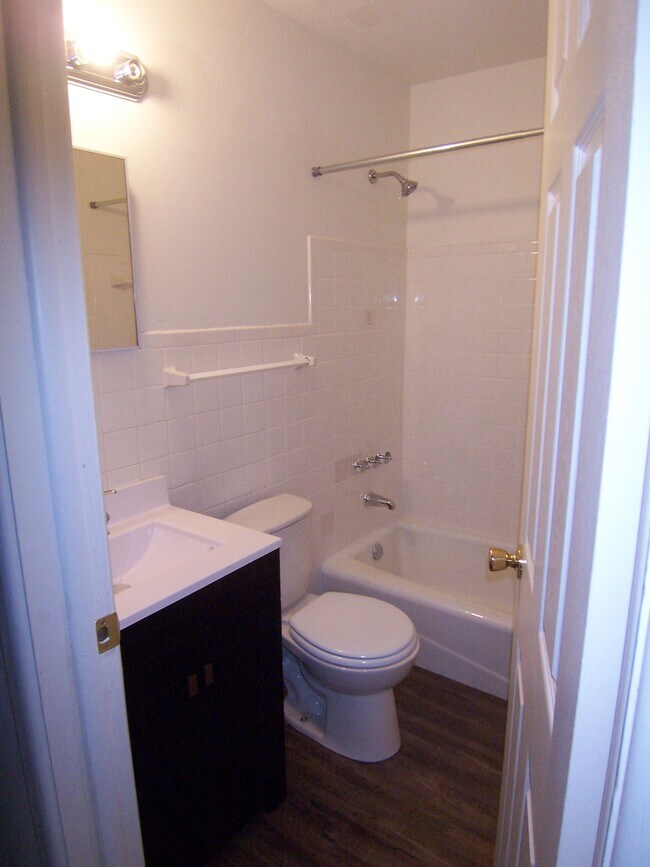 Building Photo - 8800 W Howard Ave