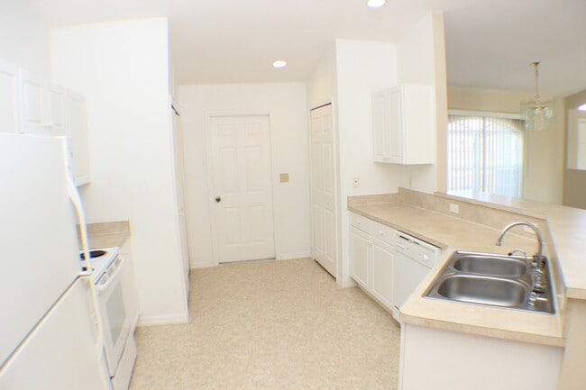 Building Photo - Quiet and Spacious Single Family Home in NW Cape Coral