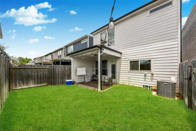 Building Photo - 1707 Summerlyn Ter Dr